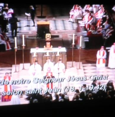 Veillée de prière à  Notre-Dame de Paris